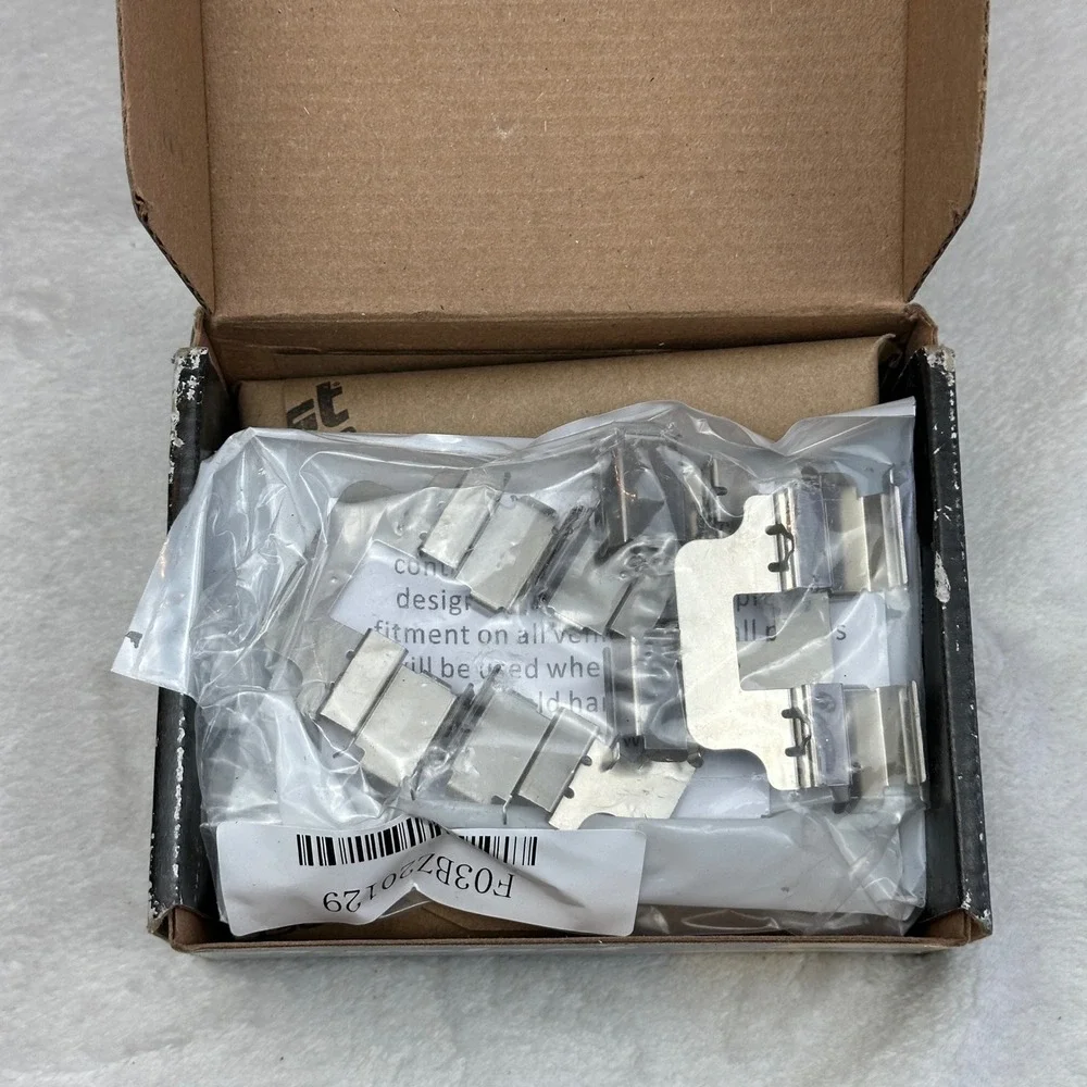 Duralast Gold DG1554‎ Semi Metallic Brake Pads 4 Pieces w Hardware